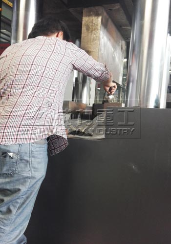 粉末成型液壓機(jī)車(chē)間操作實(shí)例2