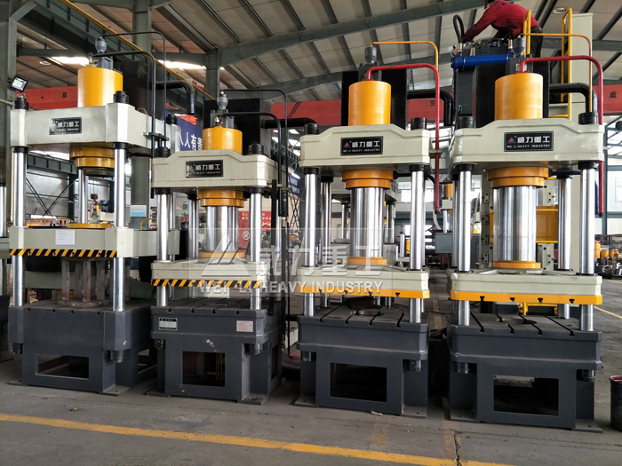 四柱液壓機實景1