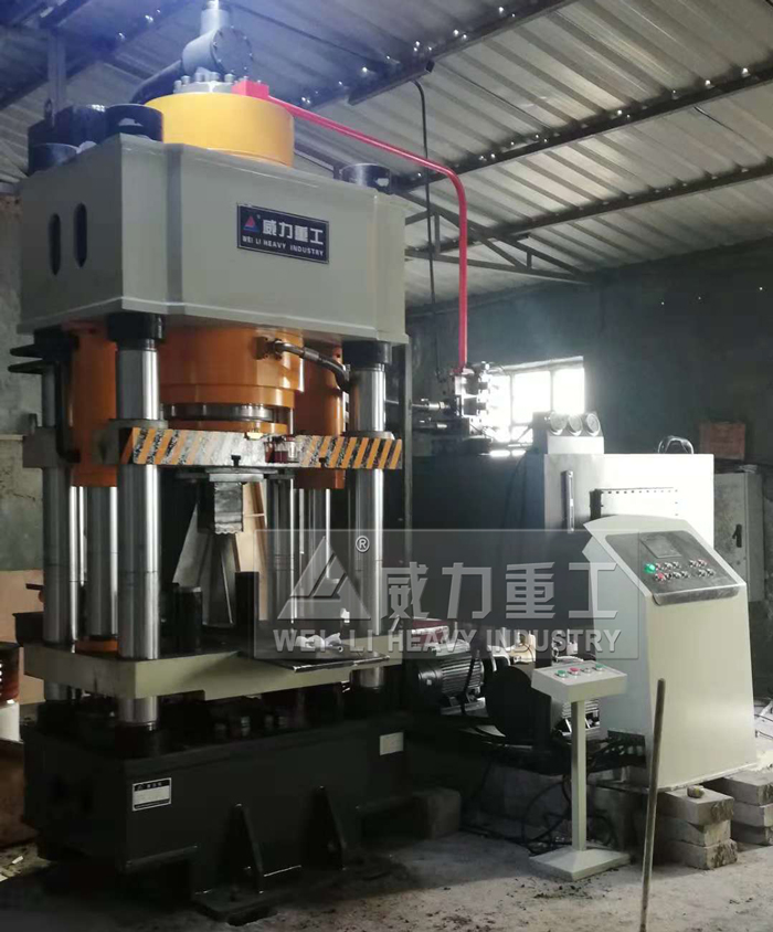 全自動(dòng)四柱液壓機(jī)客戶現(xiàn)場(chǎng)1