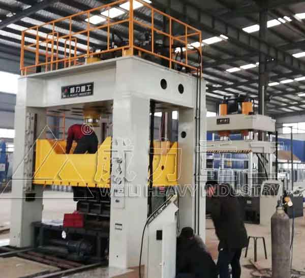 1500噸框架式液壓機加工現場