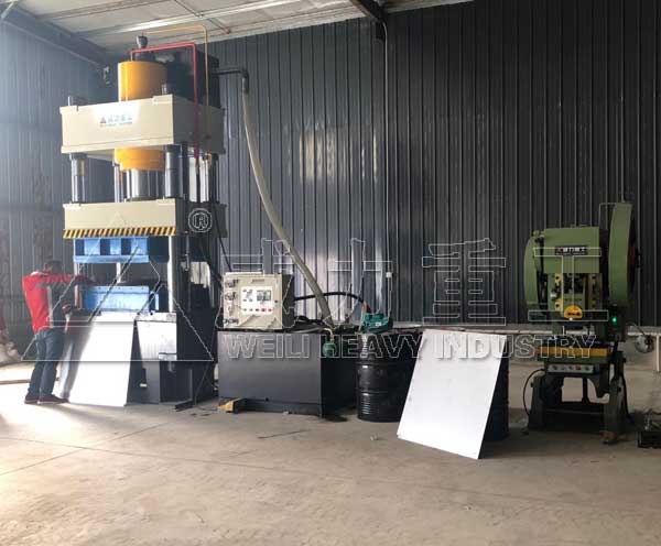 客戶采購(gòu)整套水箱板加工設(shè)備