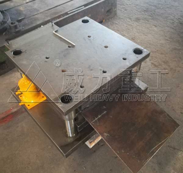 帶有剪切功能的錨桿托盤模具