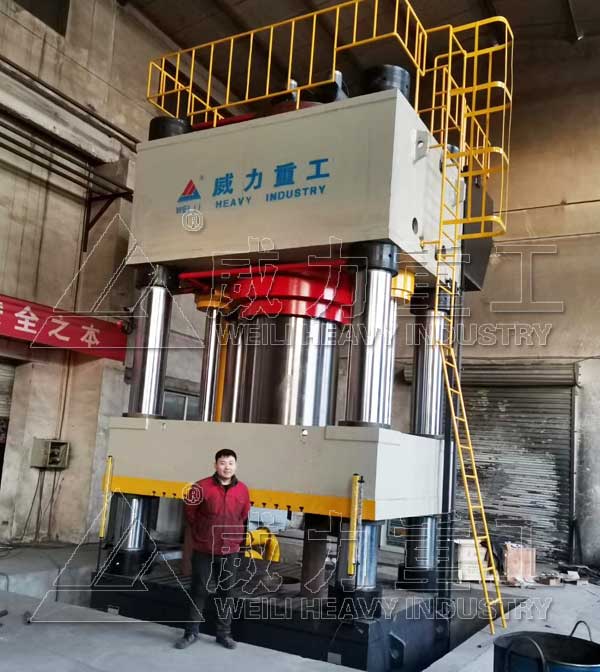 5000噸封頭拉伸成型機安裝現場