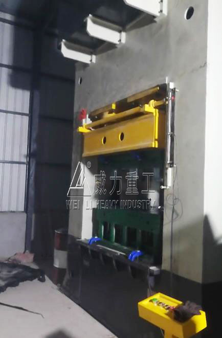 LFTD復(fù)合材料托盤成型液壓機(jī)