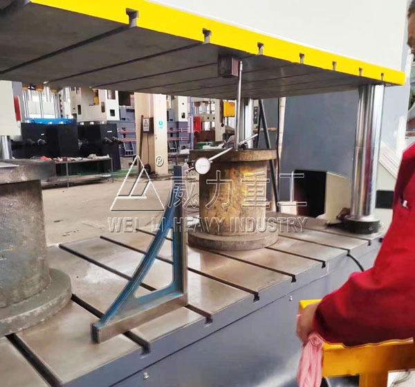 200噸四柱液壓機(jī)精度檢測