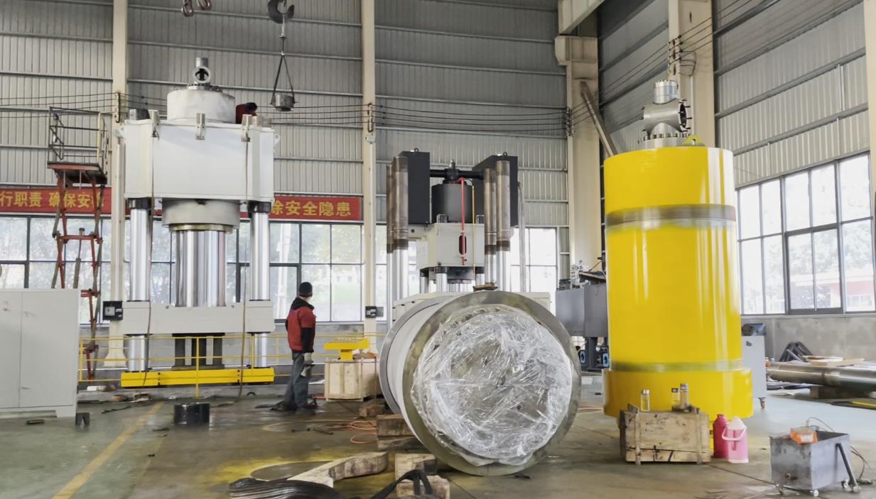 2000噸四梁四柱液壓機(石墨坩堝生產用)